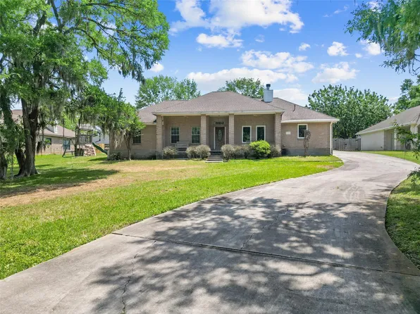 10318 Valley Drive S, Willis, TX 77318
