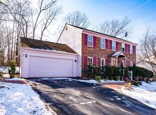 10691 John Ayres Dr, Fairfax, VA 22032