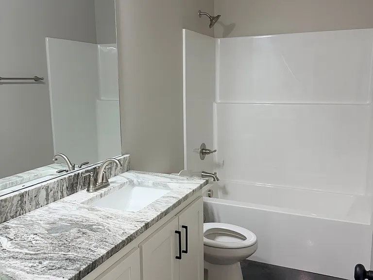 1700 Oakwood Dr #1700 — Photo 5