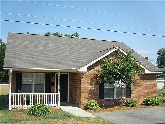 1st image of 202 Lowell Ave