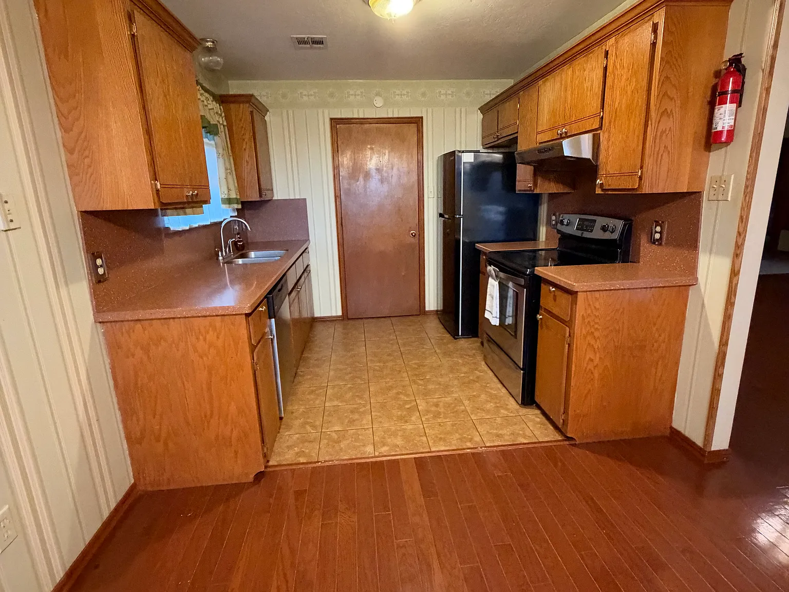 3 bed, 1327 sqft, $1,450 — Photo 2