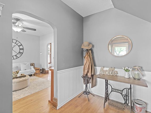 5th image of 711 Geranium Ave E