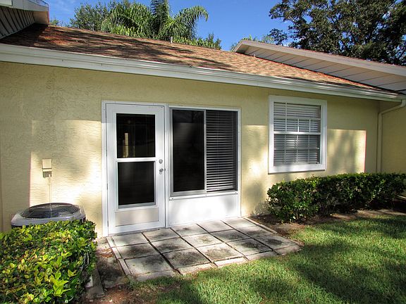 3rd image of 1395 Oakhill Dr #103