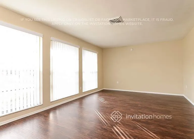 2111 Almeria Way S — Photo 2