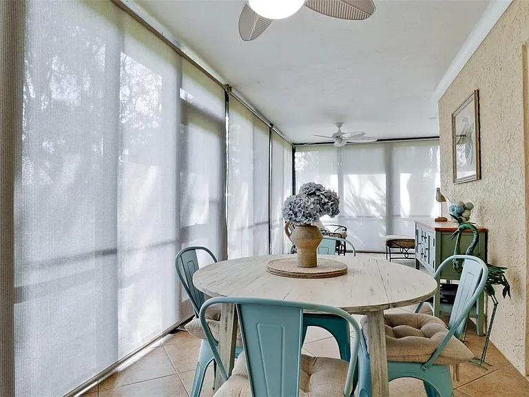 401 Palm Tree Dr — Photo 16