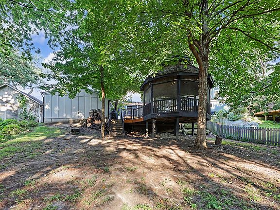 5th image of 303 51st St