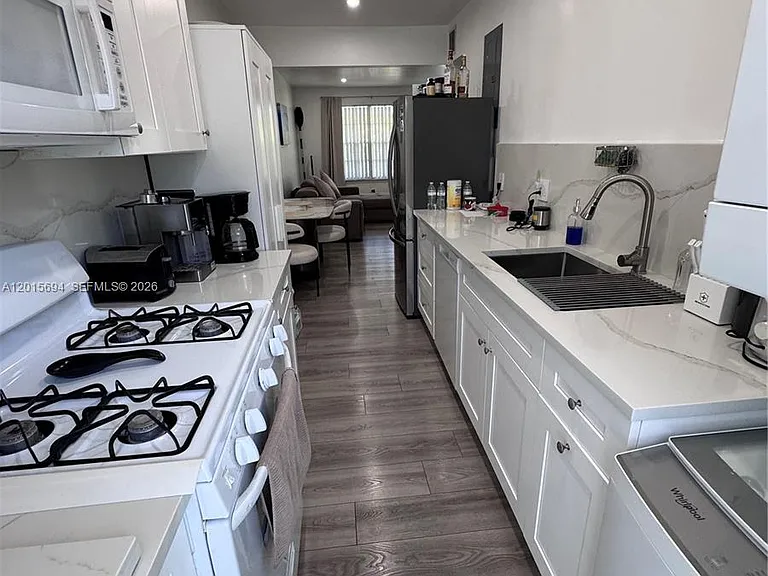 8550 Byron Ave #2G — Photo 7