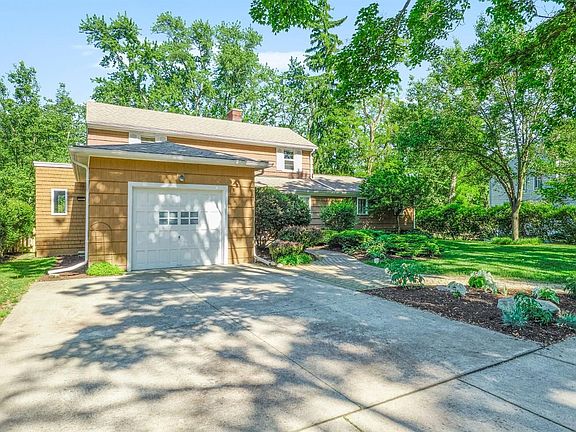 4th image of 404 Arbana Dr
