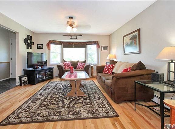 3rd image of 25 Lake Dr