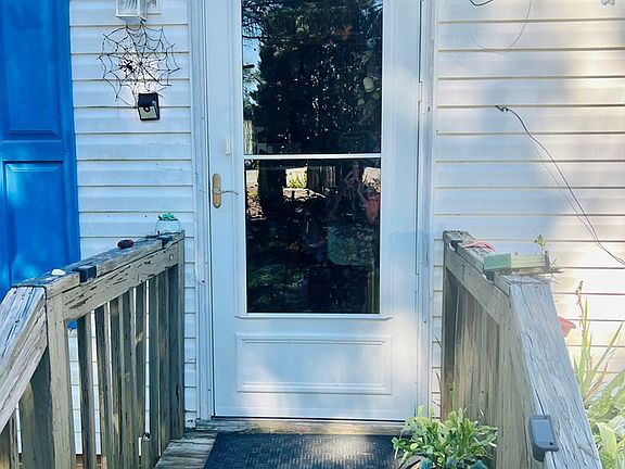 4th image of 130 Douglas Dr
