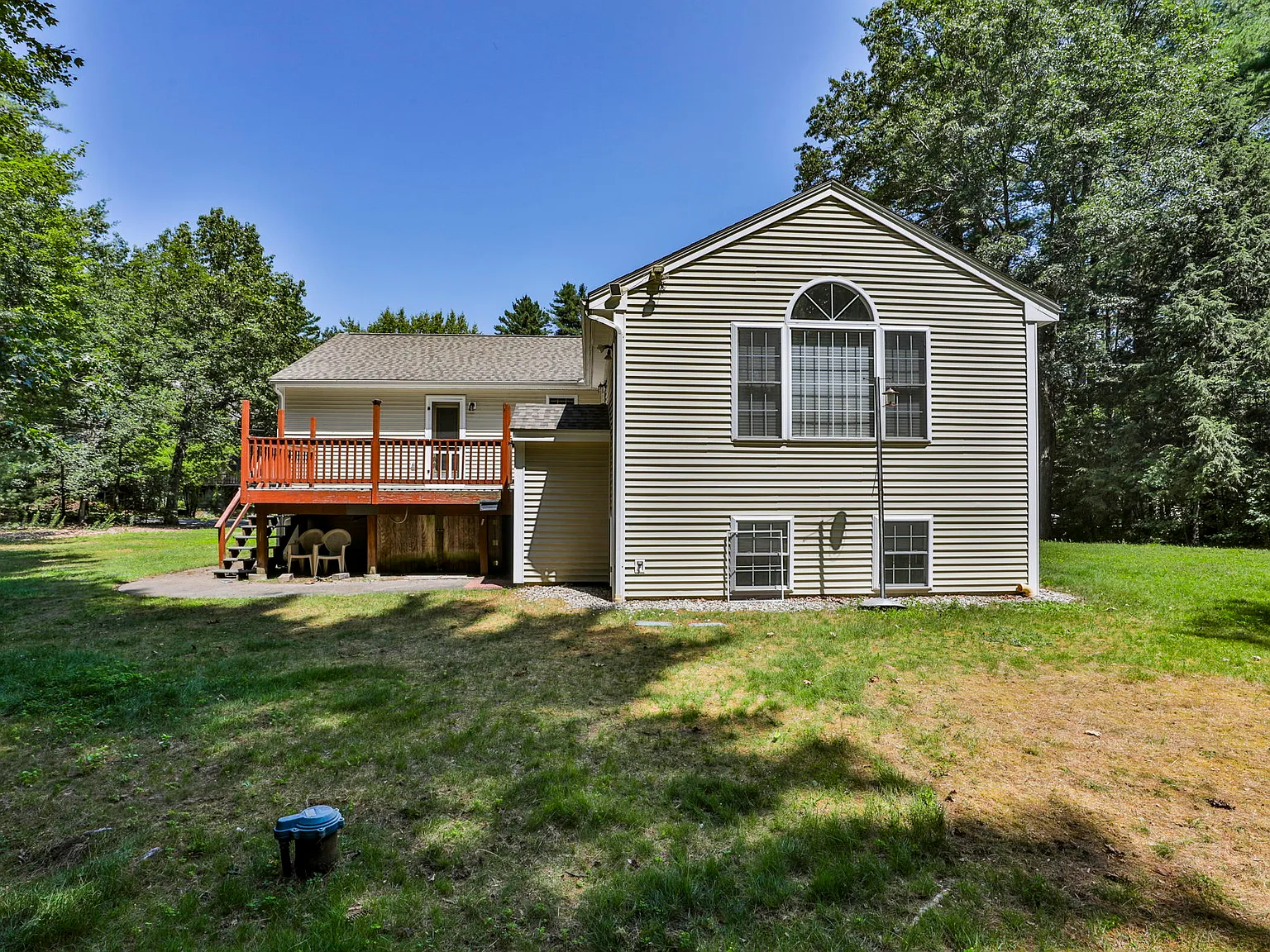 5 bed, 2464 sqft, $4,400 — Photo 4