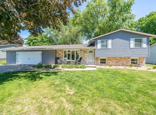 1130 Velsen Rd, Green Bay, WI 54313