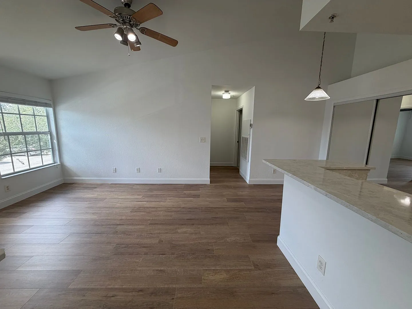 Annual Rental - Vanderbilt Place-Camden Cove 2 Bed / 2 Bath — Photo 3