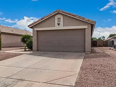 3 bed, 1192 sqft, $2,400 — Photo 3