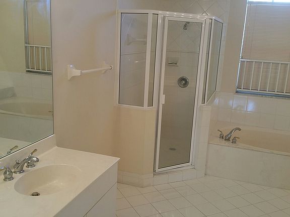 4th image of 10776 NW 70th Ter