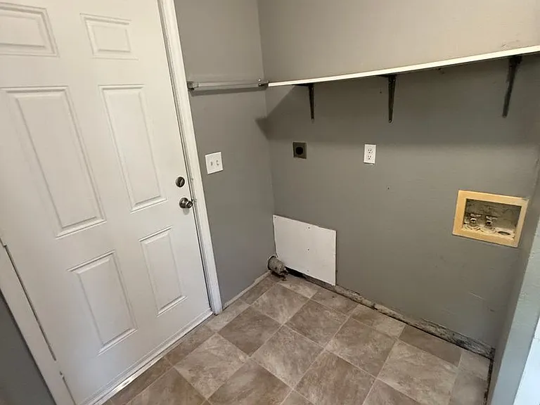 2259 N Bolivar Rd — Photo 11