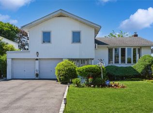 917 Jewel Dr, Valley Stream, NY 11581