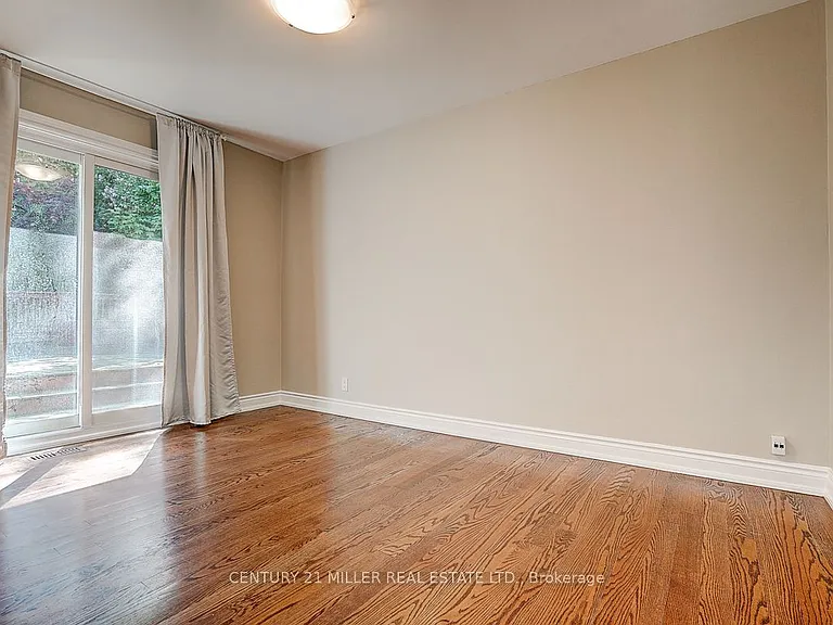 37 Dallington Dr — Photo 32