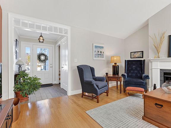 2nd image of 22 Carlisle Way #26