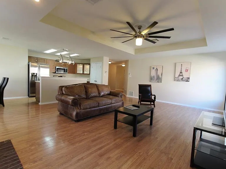 Vol Walker Dr — Photo 2