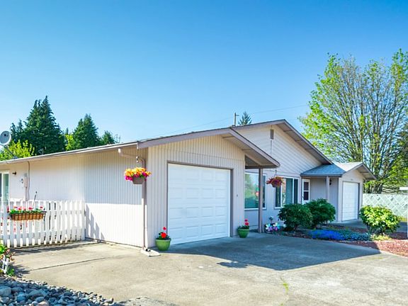 2nd image of 3521 SE Lorne St