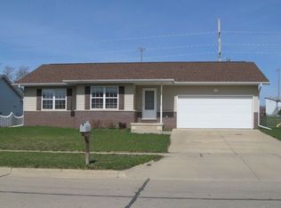 612 Eastwood Dr, Solon, IA 52333