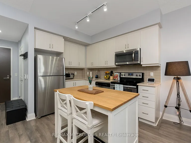 15 Zorra St #503 — Photo 3