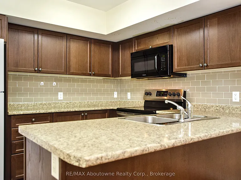 2441 Greenwich Dr #116 — Photo 6