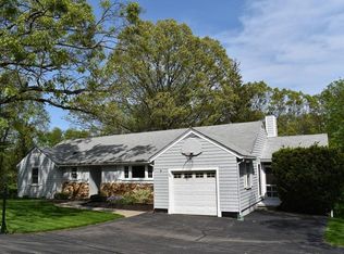 34 Barton Hill Rd, Chelmsford, MA 01824