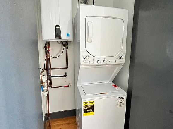 4th image of 568 Communipaw Ave APT 205