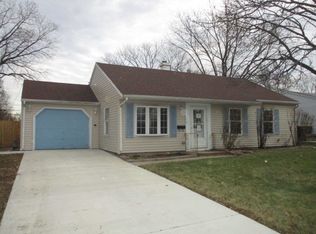 605 S Park Blvd, Streamwood, IL 60107