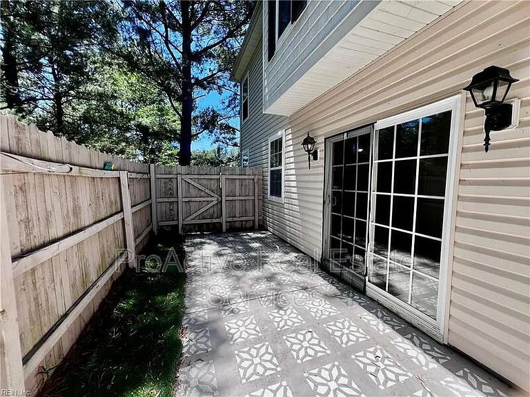 4581 Duffy Dr — Photo 17