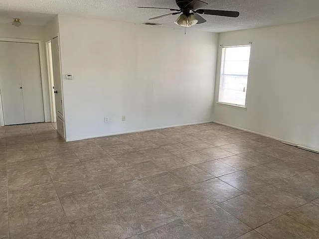 109 Shannon Cir #D — Photo 4