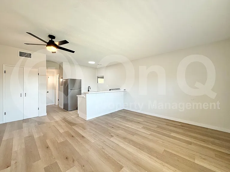25 E Eva St #17 — Photo 17