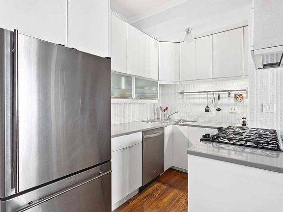3rd image of 250 W 21st St APT 8
