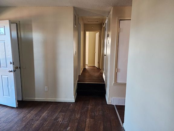 4th image of 3955 Oakshire St