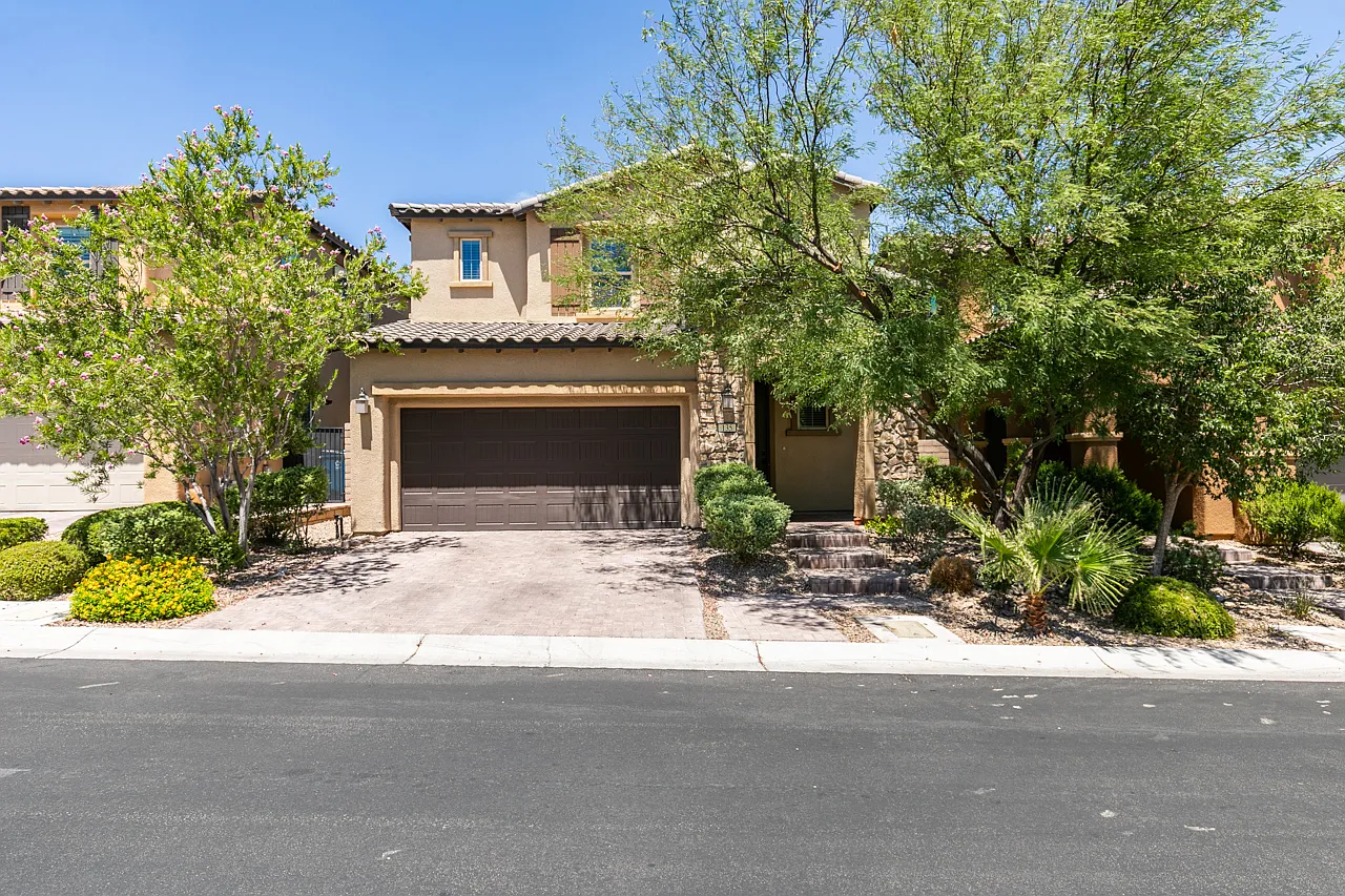 4 bed, 3.5 bath, 2334 sqft, $2,731 — Photo 2
