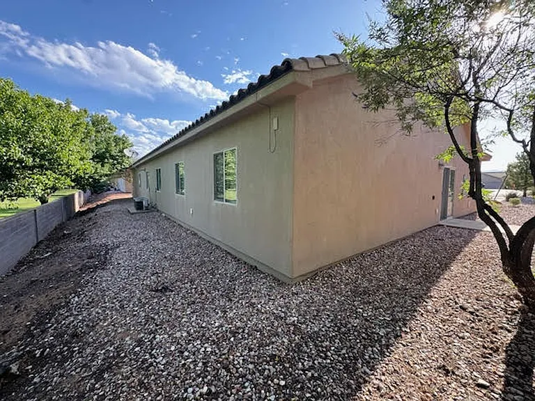 472 N 2480 W — Photo 12