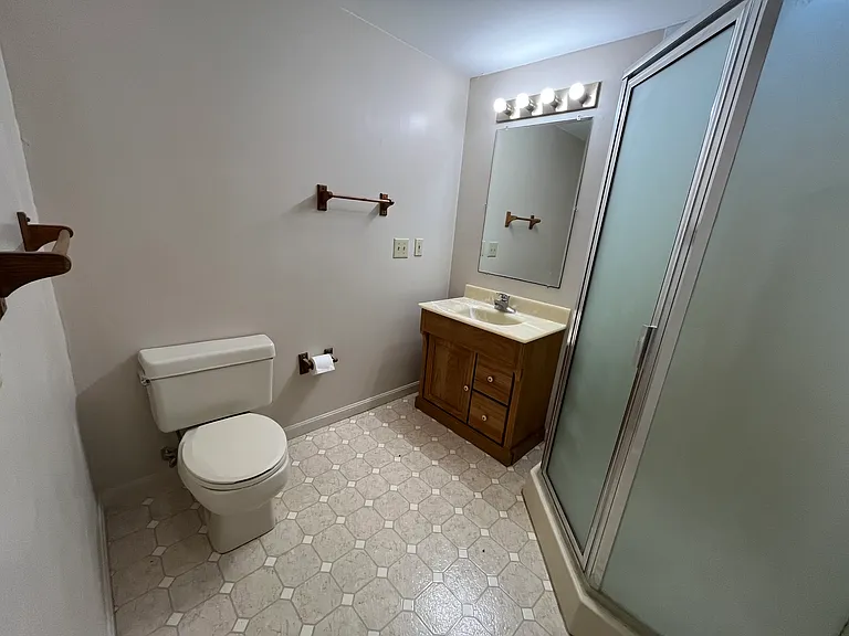 208 Woodland Ct — Photo 9
