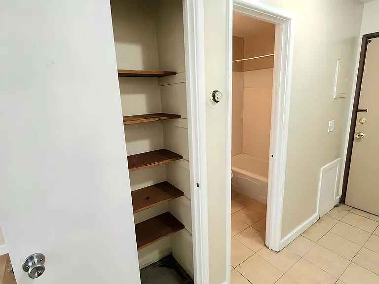 Keller Flats — Photo 28