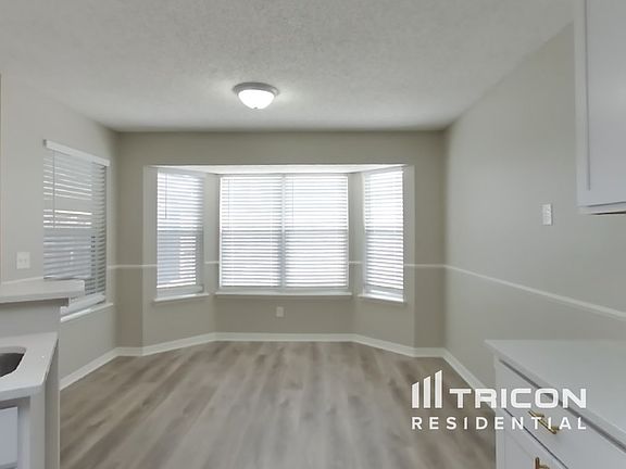 5th image of 8911 Country Bend Cir N