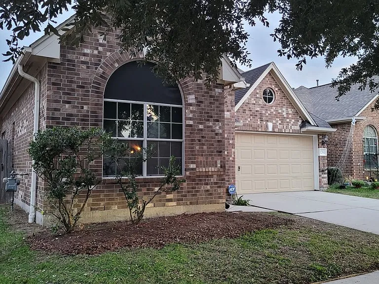 12930 Echo Landing Dr — Photo 2