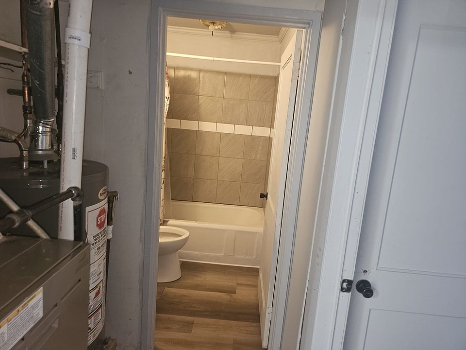 1st image of 905 S 37th St #2