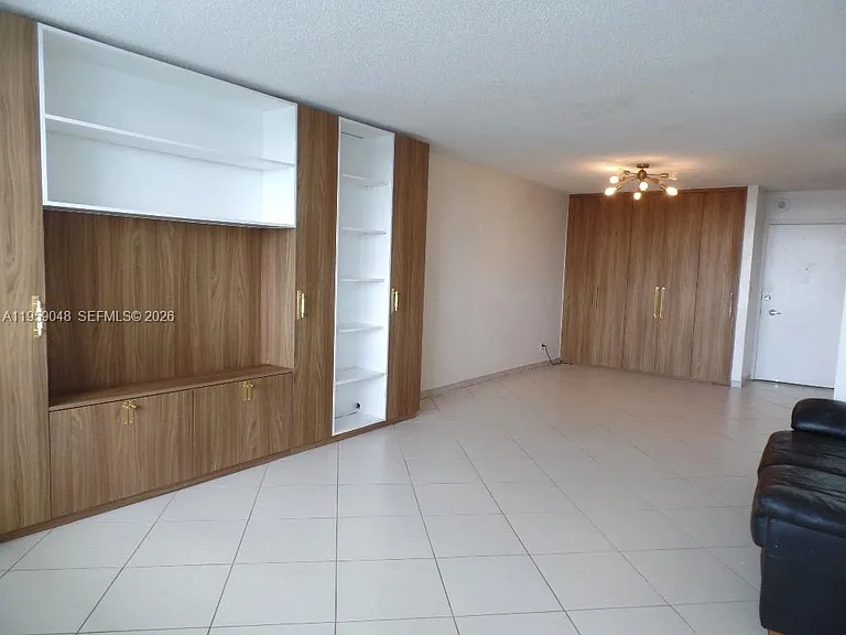 6770 Indian Creek Dr #8F — Photo 4