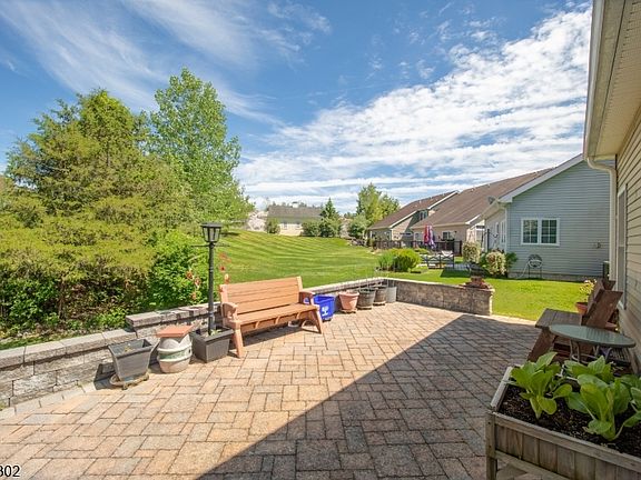 2nd image of 22 Bluffs Ct