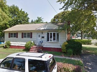 3 Pilgrim Rd, Brentwood, NY 11717