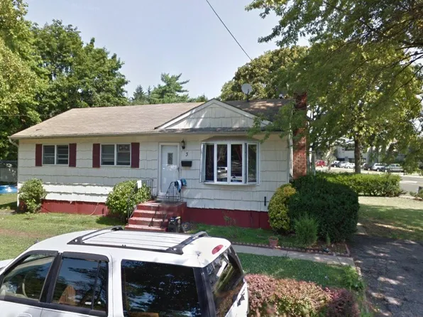 3 Pilgrim Road, Brentwood, NY 11717