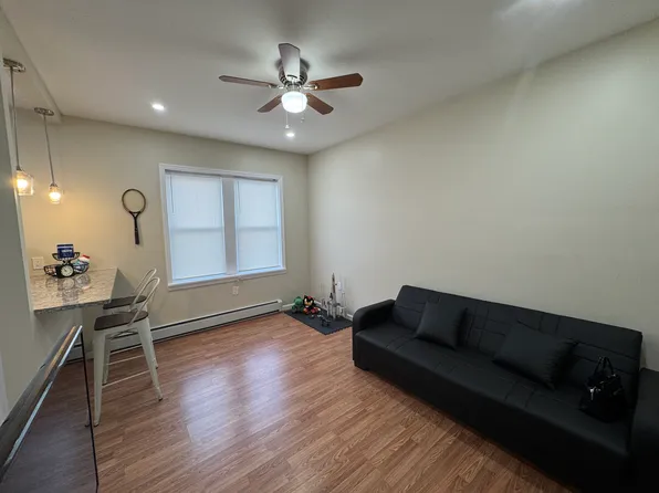 523 Grand Avenue image 4 of 17