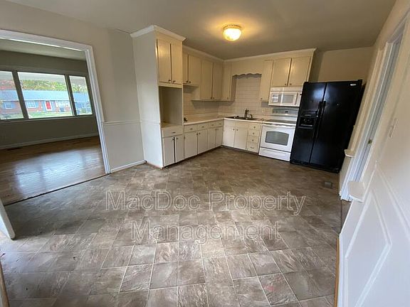 3rd image of 712 Payton Dr
