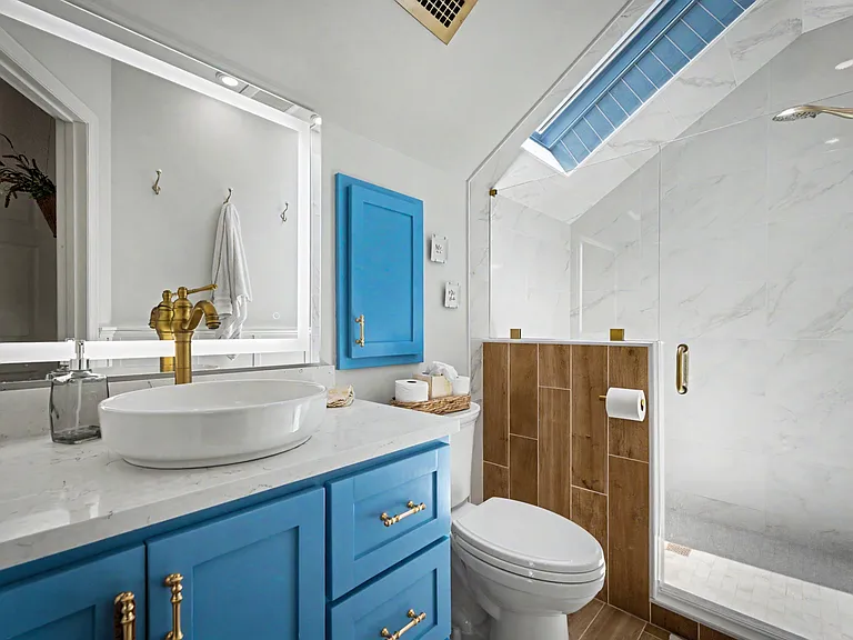 Master Bathroom, 2nd Floor
